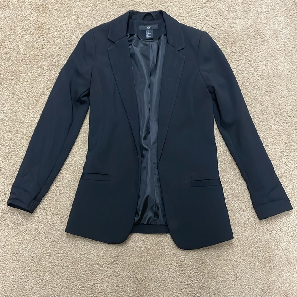 H&M women black blazer. Size 2 - Picture 1 of 3